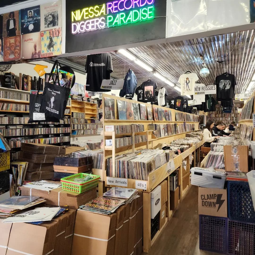 Nivessa Store Image 2
